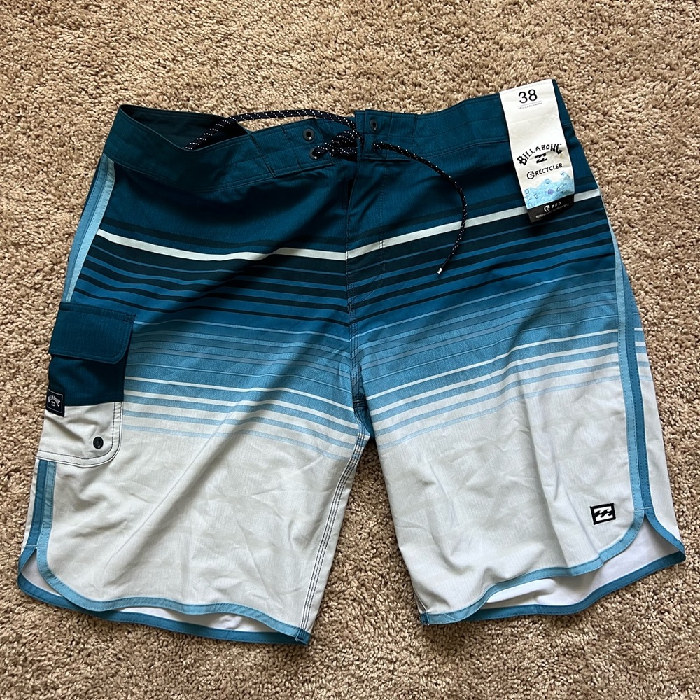 Billabong Blue and White Board Shorts with Ombré Design Size 38
